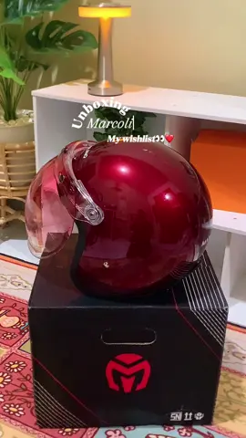 Aaakkhhh akhirnyaaaa helm yg selama ini dikerkun aku sekarang ddpan mata wkwkw cakeeepp bgt tolonggg😭❤️ @Marcolino Helmet maaauuu 10dusss lagi🤧 #marcolinohelmet #maroon #helmbogo #affiliate #fyp 