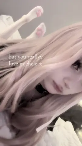 ‧˚꒰🐾୭ ˚. ᵎᵎ i look mildly chopped here but its ok  #meow #catpaws #ekitten #ilovemibf #rawr