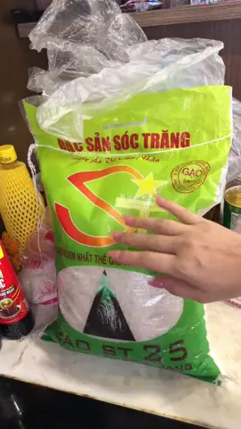 Gạo ST25 loại 2 dẻo thơm vị ngọt hậu ăn dính lắm luôn #gao #gaost25 #gaongon #lymekhavy #viral 