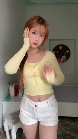 Chị áo vàng mới gê