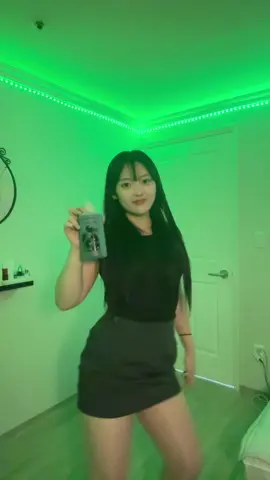 (제품 제공) 협찬받은 샴푸인데... 이건 진심으로 좋았어요! 🙌 청미정 흑곡 샴푸, 이름만 들으면 좀 생소하죠? 근데 이게 천연 흑곡 추출물이 들어있어서 두피에 자극이 없고, 헹군 뒤에도 머릿결이 부드러워요 저는 특히 향이 너무 은은해서 샤워 후에도 잔향이 살짝 남는 게 포인트❗️ 평소 두피가 건조하거나 가려운 분들한테 완전 추천해요. 광고지만 솔직 후기입니다!🖤 #제품제공 #청미정 #chungmijung #올리브영 #흑곡샴푸 @청미정 