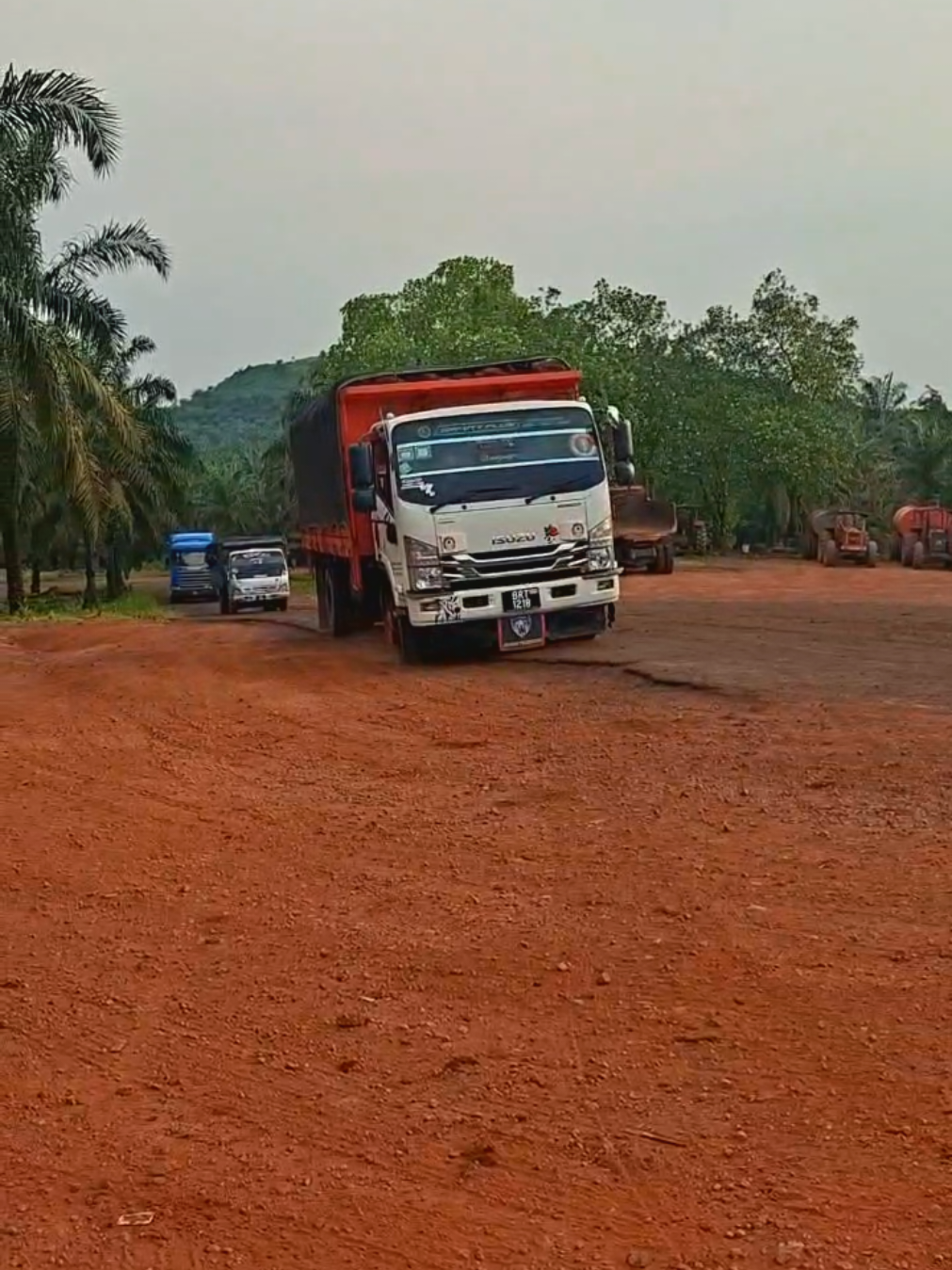 landing dengan sepurna🚀#GNTRANSPOTRT #kulisawitmalaysia🌴🇲🇾🇮🇩 #fypシ゚ #drivermuda #abanglori 