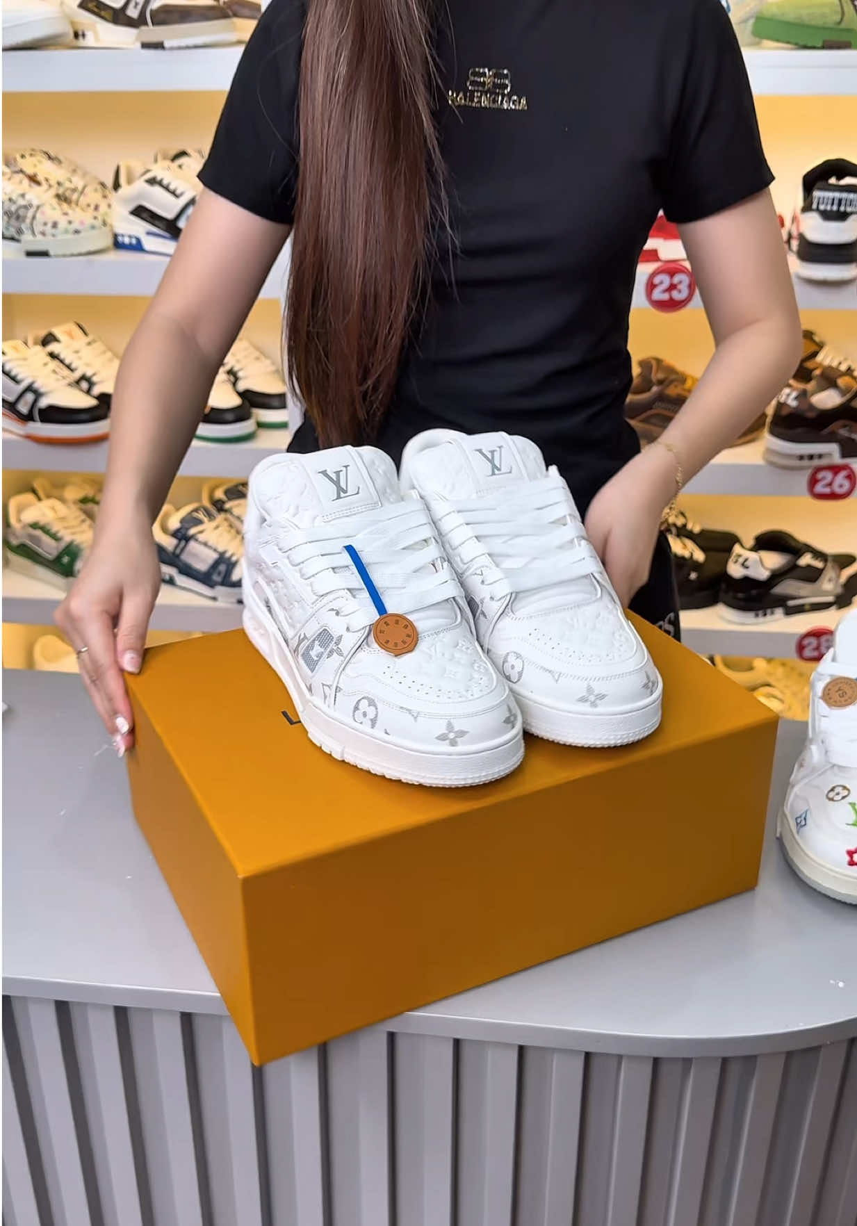Rồi từ đây hai ta 2 lối…. #giaynamdep2025 #lvsneakers #maugiaymoi #lvtrainers #giaylv 