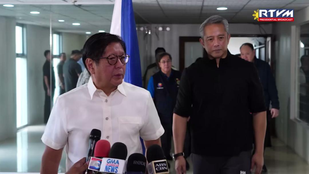 RELIEF AT SUPPORT OPERATIONS, ISINAGASAWA SA CEBU; BAGYO NA PAPASOK NG PAR, PINAGHAHANDAAN NA – PBBM Matapos ang pinsalang dulot ni Bagyong Tino, ibinahagi ni Pangulong Bongbong Marcos na kasalukuyang nagsasagawa ang pamahalaan ng relief at support operations para sa mga naapektuhan sa Cebu. “We are doing our usual relief and support activities para lahat nu'ng mga na-displace, lahat nu'ng naging biktima ay matutulungan ng pamahalaan…Napakalakas ng Tino, unfortunately mayroon tayong inaabangan na parating na may potensyal na maging mas malakas pa…so we are also preparing for that,” saad nito. 📸: RTVM/ Facebook