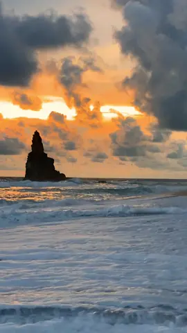 Gambaranmu camping ning buyutan #pantaibuyutan #wonderful #sunset #fyppppppppppppppppppppppp #fypシ゚viral🖤tiktok 