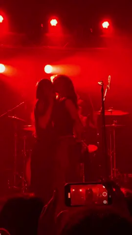 I LOVE THEM SMMM #ellaboh #boston #ariabdul #concerts #ari @ari @ellaboh 