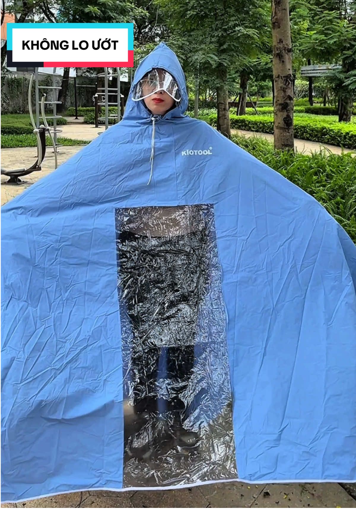 Không lo ướt chị ạ. Áo mưa đi xe máy Kiotool #xuhuong #aomua #aomuachongtham #aomuadixemay #aomuachoangtoanthan
