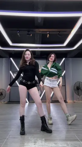 Giá như biết ngày đầu đã k gặp nhauu with @Thu Quỳnh ( Cô Kẹo ) 🤣🤣🤣 (D/c: @Thư Thor ᐢ. .ᐢ ) #tiktokdance #lopdancecoKeo #coKeodaynhay #quynhkeo93 #TranHuyLieu 