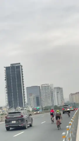 Anh em lái xe trên cầu hết sức lưu ý #giaothong #trending #laixe #xemay #langthangvanneo 