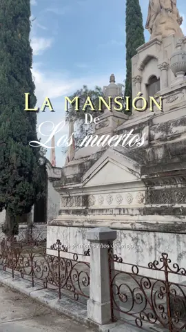 Episodio 1:El Panteón del Carmen. No es solo un cementerio; es un archivo de historias, arte y memorias de Monterrey.  Cada mausoleo tiene un relato familiar y cada rincón un detalle artístico que me queda corto el tiempo por platicar⏰ Pero mientras caminas entre ellos,sientes que la ciudad te llama desde otra época. #PanteónDelCarmen #HistoriasDeMonterrey #MemoriaYArte #CulturaRegia”