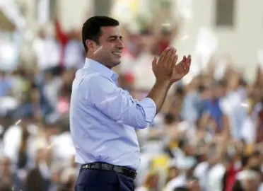 AÇKAPIYI GARDİYAN KOCA BİR HALK BENİ BEKLİYOR. #selahattindemirtas #freedemirtas #freedemirtaşaözgürlük #sondakika #edirnecezaevi 