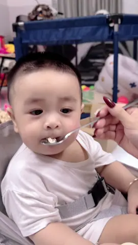 Ở nhà quậy thì la suốt ngày, mà gửi về nội tí thì nhớ🥹