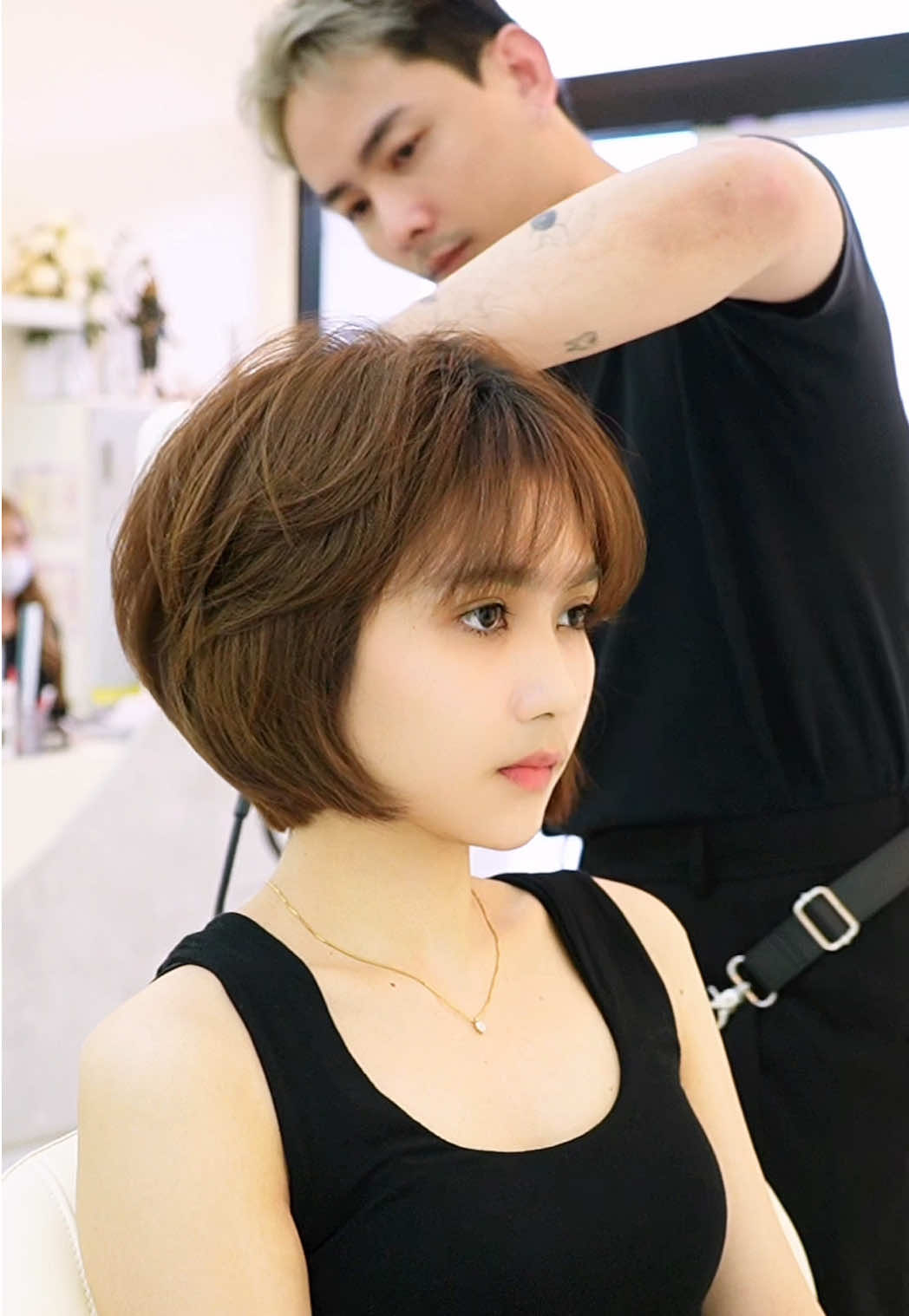 บ๊อบเลเยอร์ #bob  Cut by @ช่างต้าร์ The Garam  #ผลงานช่างต้าร์ To make an appointment please.   สอบถามข้อมูลหรือจองคิวผ่านไลน์ มี 2 สาขา  สาขามาร์เก็ตเพลสรังสิตคลอง1  Line : @thegaram Tel : 098-3083499   สาขาอเวนิวรัชโยธิน Line : @thegaram2 Tel :098-4926889 บริการ ตัดผมชาย/หญิง ,ทำสีแฟชั่น ,ยืด ,ดัด #ร้านตัดผมเดอะกาแรม #thegaramhairstudio #ร้านตัดผมหญิงรัชโยธิน 