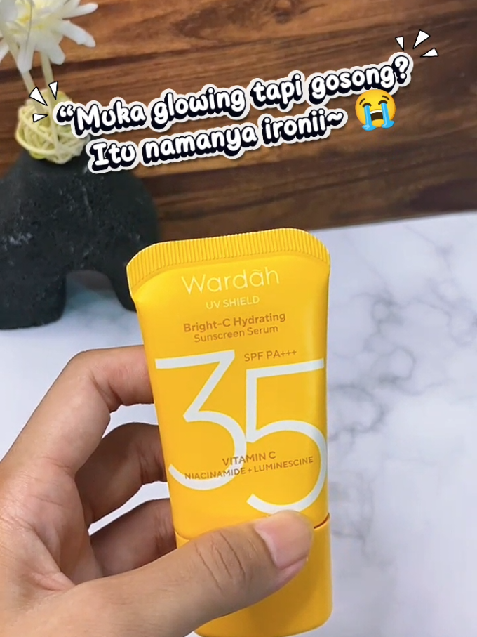 Dikira pake filter, padahal cuma pake Wardah kuning 😆💛 Murah tapi hasilnya kayak skincare sultan, siapa yang gak mauu 😝 Nyesel kalo ga cobain, seriusan deh 😭✨ #fypdong #wardahkuning #skincaremurahmeriah #glowingmurah #cewekmalasberhasil 