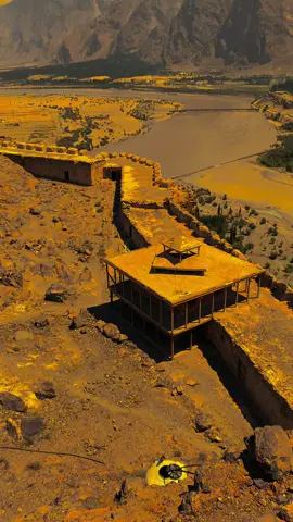 ‏محبت محسوس کرنے کا نام ہے۔  کسی کی بے چینی سے۔  کسی کے رونے سے۔ کسی کے غصے سے۔  کسی کے لہجے کی تپِش سے۔  کسی کے ہر طرح کے حالات کے باوجود بھی آپ سے جُڑے رہنے سے۔  کسی کے آپ سے بات کرنے کے طریقے سے۔ محبت مختلف انداز میں محسوس کرنے کا نام ہے صرف کہنے سے محسوس نہیں ہوتی.