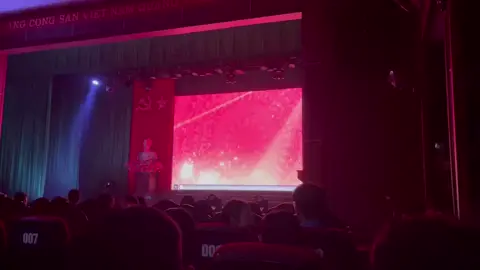 Đừng để ý tayy áooo nhé .... Lỗii Annn#xuhuong #daihocvinh #clbgiotsuongam #giuahoabinh 