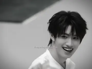 “Hạ trong mắt người khác là hạ với cái nắng oi ả, hay những buổi hoàng hôn đỏ rực. Hạ trong mắt em là một bóng lưng rực rỡ, rực rỡ tới mức cả đời em chẳng dám quên.” #zhuzhixin #朱志鑫 