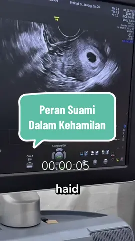 Untuk para laki-laki calon bapak… Pak,, hamil itu berat… 3 bulan pertama perempuan merasakan mual muntah parah, asam lambung naik. Makan apa aja salah, mencium bau apa aja salah… 3 bulan kedua kepala sering pusing, jalan sudah susah, tidur mulai sulit, bagian bawah sering terasa sakit… 3 bulan ketiga, nyeri perut bawah, berdiri sulit, tidur sulit, terasa tertekan di dada, tangan sering kebas.. Belum lagi muncul penyakit tensi tinggi, ada perdarahan karena plasenta dibawah, sakitnya hampir tidak tertahankan… Waktu lahiran juga harus menghadapi situasi HIDUP dan MATI… Setelah lahiran juga harus mengurus anak, menyusui, memandikan, ganti baju, menjaga tetap sehat… Saya tidak membenarkan ketika ada janin dalam kandungan yang diminta untuk digugurkan… saya tegas akan pasti MENOLAK… Tapi ketahuilah Pak, jadi ibu hamil itu tidak enak…… Dampingilah istrimu selalu, support dia, dan berikan ketenangan bahwa ini akan kalian HADAPI BERSAMA…. Video ini akan menjadi edukasi untuk kita semua bahwa hamil itu SANGAT BERAT.. Identitas pasien tidak akan dibuka ke ruang publik… Dannnnn…. Tidak untuk si JUDGE…. #hamil #usg #usg4dimensi #bayi #kehamilan 