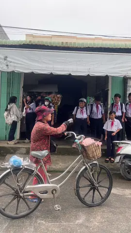 Anh hát chơi chơi hơn một kiếp của nó đi làm.MOONLIT CHILDHOOD#benamphanthiet#jackj97#j97 