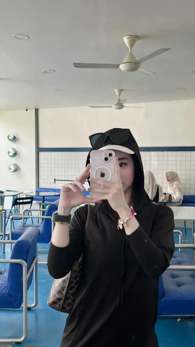 hoodie by @AnmoYoga 🏃🏻‍♀️‍➡️🖤