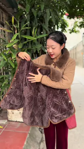 Áo khoác nữ lót lông chất phao lỳ chống gió, chống thấm nước, kiểu dáng trẻ trung fom vừa phải cho Mẹ #aokhoac #aotrungnien #aochome 