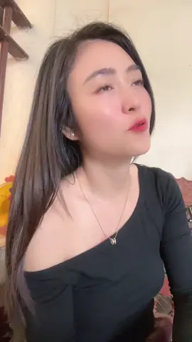 YÊU THƯƠNG ĐẾN LÚC CÓ THỂ, TRONG SỰ TỬ TẾ Mỗi người đều có một con đường mà bản thân phải đi hết — không ai có thể bước thay ai, không ai có thể gánh giùm những thử thách của mình. Và tôi cũng vậy. Tôi từng sợ mưa, sợ gió, sợ những ngày lòng chông chênh không biết mình đang cố vì điều gì. Nhưng rồi có những đoạn đường buộc mình phải đi qua, dù mỏi, vẫn phải bước. Chính trong những bước chân ấy, tôi học được cách bình tĩnh giữa giông bão, học được cách mỉm cười giữa muộn phiền, và học được cách yêu thương mà không cần giữ lấy. Cuộc sống có vui, có buồn, có lúc đỉnh cao, có khi chạm đáy. Nhưng hóa ra, chính những điều không như ý lại rèn cho tôi một tâm hồn bền bỉ hơn, biết chọn nhẹ nhàng thay vì oán trách, biết nhìn người bằng sự thấu hiểu thay vì phán xét. Giờ đây, tôi chỉ muốn sống một đời tử tế — yêu thương khi có thể, giúp đỡ khi đủ sức, và im lặng khi lòng chưa an. Tôi muốn trong mắt mình có mặt trời, trong nụ cười có sự bình thản,và trong từng bước đi, có một trái tim không còn sợ gió mưa hay bão giông.