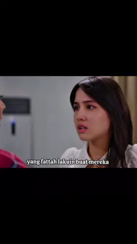 Seperti kacang yang lupa pada kulitnya, dari dulu fattah selalu bantu kalian saat kalian punya masalah, dia selalu jadi garda terdepan buat kalian semua,dia nggak peduli apapun yang terjadi pada dirinya sendiri hanya untuk membantu kalian,tapi ini balasan kalian atas kebaikannya? hanya satu yang kalian anggap kesalahan walaupun itu bukan salah dia tapi kalian semua menghakiminya seolah tidak pernah merasakan kebaikannya, knpa dulu waktu aqela di posisi zara nggak ada satupun dari kalian yang membela aqela atau menghargai perasaan aqela, tapi knpa sekarang waktu zara yang ada di posisi aqela kalian seolah buat benteng tinggi untuk melindungi zara? rasia juga kemarin kaget banget waktu aqela gandeng tangannya fattah,knpa? segitunya ya menjaga perasaan kk ipar kmu,dan lo mohan yang selalu apa