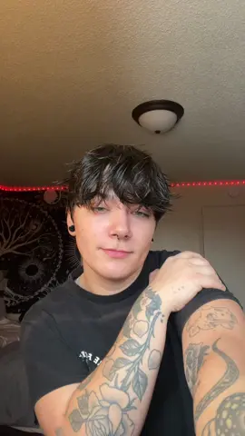 MuStARd?! I don’t like mustard…#smilingfriends #knj 