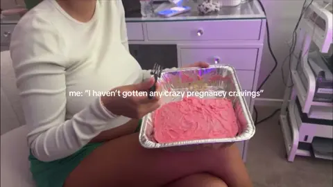 I genuinely blackout when I eat now omg this is frying me 😭🍰🤰🏽 #jackielongtwitch #pregnancycraving 