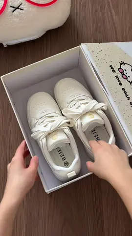 Giày nữ thể thao phối màu phong cách trẻ trung#giaynu #giaynuthethao #giaythethaonu #thoitrangnu #xuhuongtiktok 