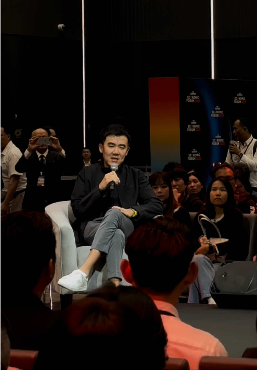 One Day With NumeChanin วันนี้พาไปชมพี่หนุ่มขึ้นเวทีในหัวข้อ New Generation, New Politics การเมืองในฝันของคนรุ่นใหม่ ในงาน #TheStandardEconomicForum2025 #หนุ่มชนินทร์ #พรรคเพื่อไทย 