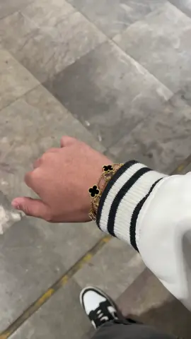 PULSERA DE ALTA CALIDAD EXCLUSIVA QUIEN LA USA Y RESULTA 😮‍💨💎 (ADQUIERE TU PULSERA CON NOSOTROS CON EL 10% DESCUENTO Y ENVÍO GRATIS EN NUESTRA PÁGINA DE TIKTOK SHOP) 🚚 #unisex #moda #elegante #fyp #exclusiva 