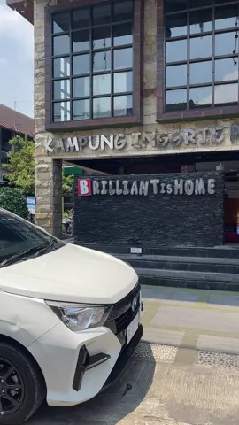 Sewa mobil di Kampung Inggris Pare?  Biar perjalananmu makin nyaman dan aman, sewa mobilnya di Brawijaya Rental Mobil aja! Free antar-jemput ✅ Tersedia manual, matic, dan CVT ✅ Harga start from 150k ✅ More Info : 08877120304 📲 #rentalmobilkampunginggris #sewamobilpare #rentalmobilpare #kampunginggris #fyp 