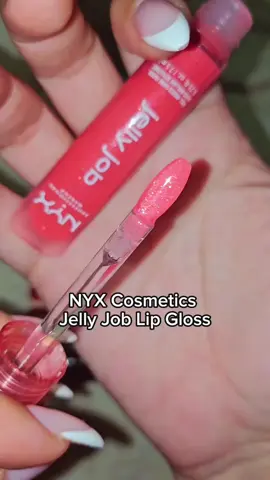 Tus labios pero con upgrade 😘✨ Jelly smooth y super juicy 🍒👄 #ttsnortheast #tastemakersnewyork #nyxcosmetics  #jellyjobgloss #lilxurious  @NYX Professional Makeup 