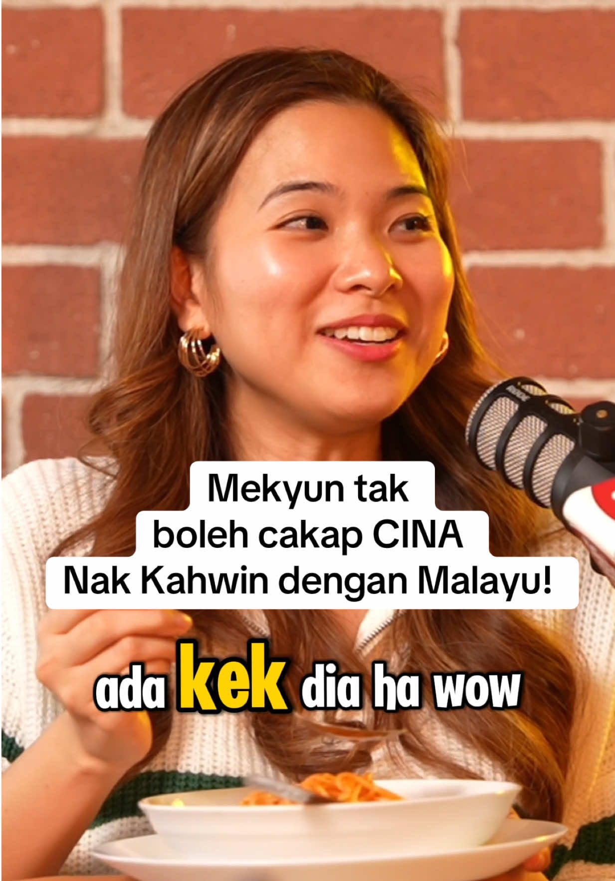 Lahh baru aku tahu mekyun ni tak boleh cakap cina langsung aduhhh HAHAHAHA #Sembangseram #Mekyun #Meeseramberapi #Meekari #safwannazri 