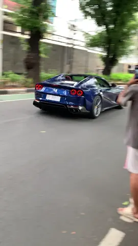 Suara V12 cylinder nya candu bgt lahh, sampai terngiang-ngiang 😭🤍”. #ferarri812gts #ferarri #foryoupagе #sportscars #viraltiktok 