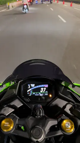 Info speeding🫠 #zx25r #kawasaki #zx25rr #zx25rr2025 