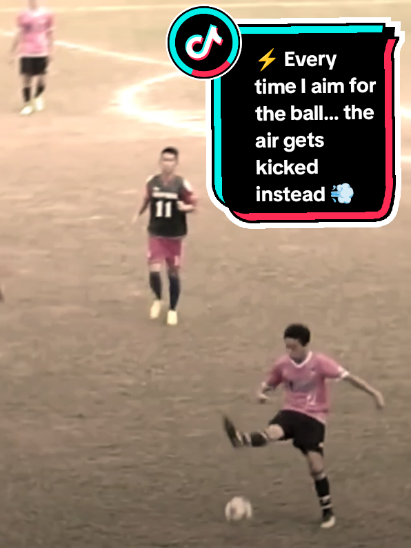 🦵 My kicks are so powerful… they only hit nothing 😂@comedy5887 #creatorsearchinsight #footballmoments #footballtiktok #footballfunny #funnyvideos 
