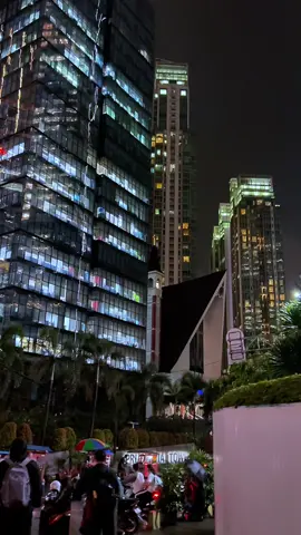 Videonya boleh kalian ambil, di izinin, engga usah follow gpp. Vibes Jakarta Kala hujan #vibes #jakarta #citylights #mediawb #fyp 