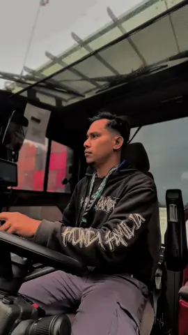 Gass💨 sarapan pagi layan mt export muka terus jadi asham boy🤪🫆#budakdepoh #budakport #operatorstacker #stackersany #stacker 