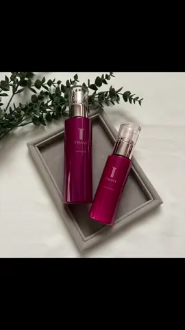 TWANYのしっとりタイプ🤍 ローションはみずみずしく、エマルジョンはまろやか。 角層にうるおいがめぐるような、なめらかな肌感が心地いい。 乾燥を感じやすい季節にも◎ ふわっと花々が香るのも好き ✿ #PR #TWANY #トワニー #角層ケア