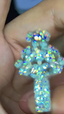 Đài cao kiêu hãnh – tấm radiant và baguette đan xen tạo nên góc nhìn đắt giá từng khung hình. Mẫu độc bản – không đụng hàng, không pha trộn. 💎 Chủ 8ly1 nước F rực sáng 43tr9 (vàng 14k, full lab) ✨ KIM NGÂN VŨ ✨ 💎 Chuyên Chế Tác Trang Sức Kim Cương Lab Grown Diamond 💍 Nhận chế tác trang sức theo yêu cầu – độc quyền, tinh xảo từng chi tiết 🔄 Thu – đổi dễ dàng theo % niêm yết của Kim Ngân Vũ 💎 Giá siêu tốt – Có giấy kiểm định quốc tế IGI, GIA  📲 Zalo/CSKH: 0763 240 153 🏡 Địa chỉ: 72A Nguyễn Duy Dương, P.9, Q.5 (Kios 4 Duy Phước) 🕐 Giờ mở cửa: 11h–18h (T2–T7, CN nghỉ) #kimcuongnuoicay #labdiamond #cvd #hpht #kimnganvu