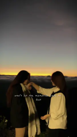 Vào thời điểm đẹp nhất, hãy đặt chân đến nơi đẹp nhất. #lgbt #xuhuong #sanmaytaxua 