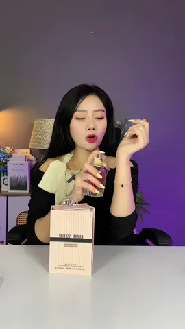 Anh chị em nào đang tìm nước nước hoa nhất định thử em này nha. Trời ơi thơm gì đâu #nuochoa #nuochoanamnu 