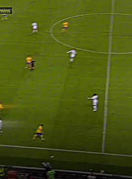 Hãy kể tên một cú xe đạp chổng ngược đẹp hơn của Ibrahimovic:..?🧐🔥 #ibrahimovic #edit #football #bongda #fyp 