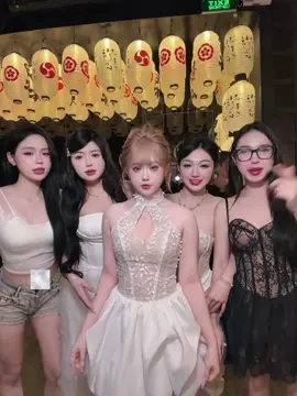 nhóm F5 này nên đặt tên gì giờ nhỉ🤔