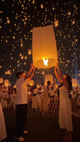 From releasing one lantern in Taiwan, to being surrounded by what felt like a million lanterns in Chiang Mai, Thailand. Our lantern moment from Tangled was finally achieved 🥹 This is the Yi Peng Lantern Festival and sobra naming pinaghandaan ang pinag ipunan to huhu worth it sobra!!! We felt so happy and in love 🫶🏻 #yipenglanternfestival #chiangmai #thailand #lanternfestival #chiangmailanternfestival 