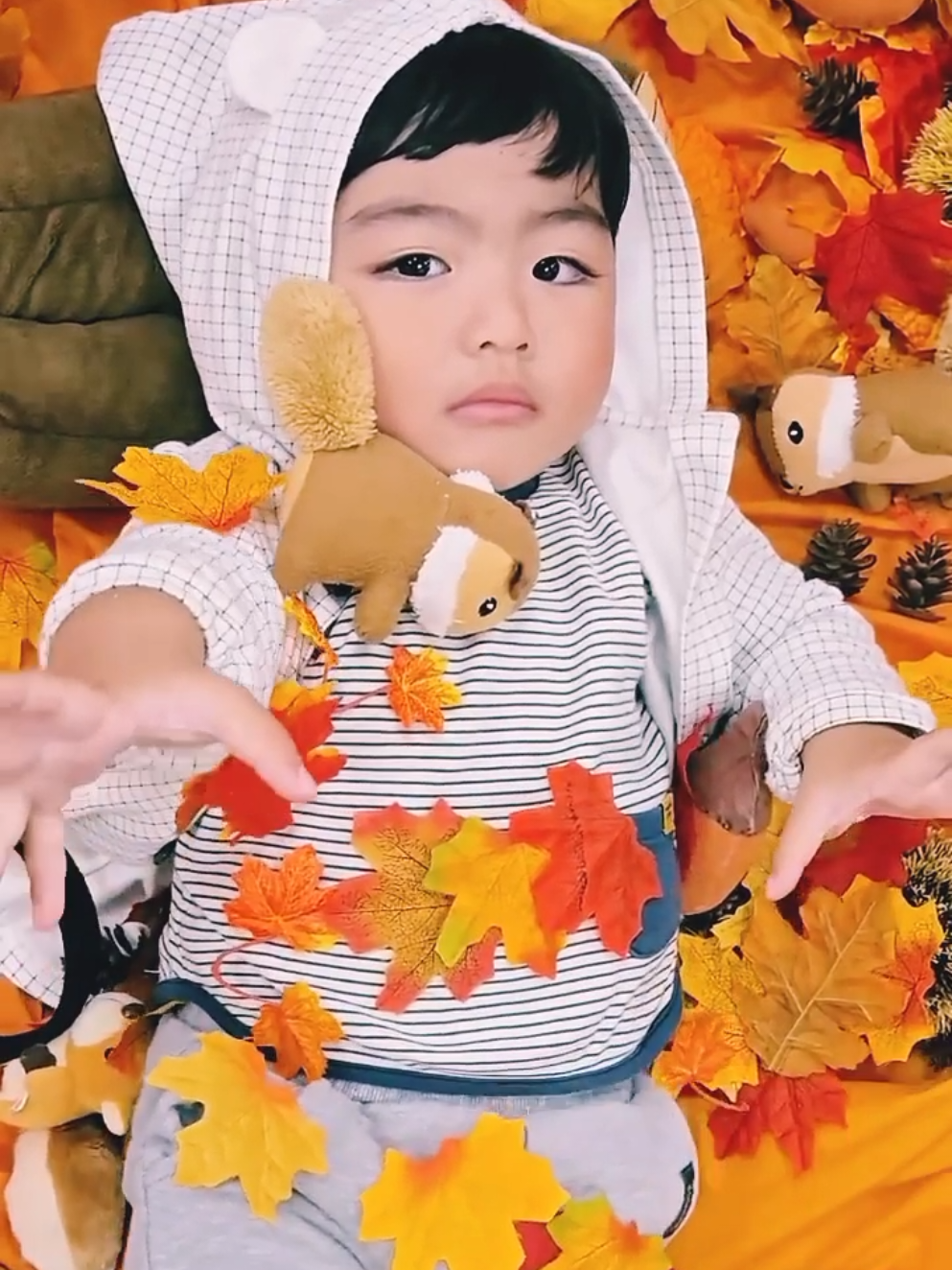 suho capek bet disuruh foto rebahan estetik, melas pengen bangun 😁 #cutebaby  #suho  #fyp  #taehyung 