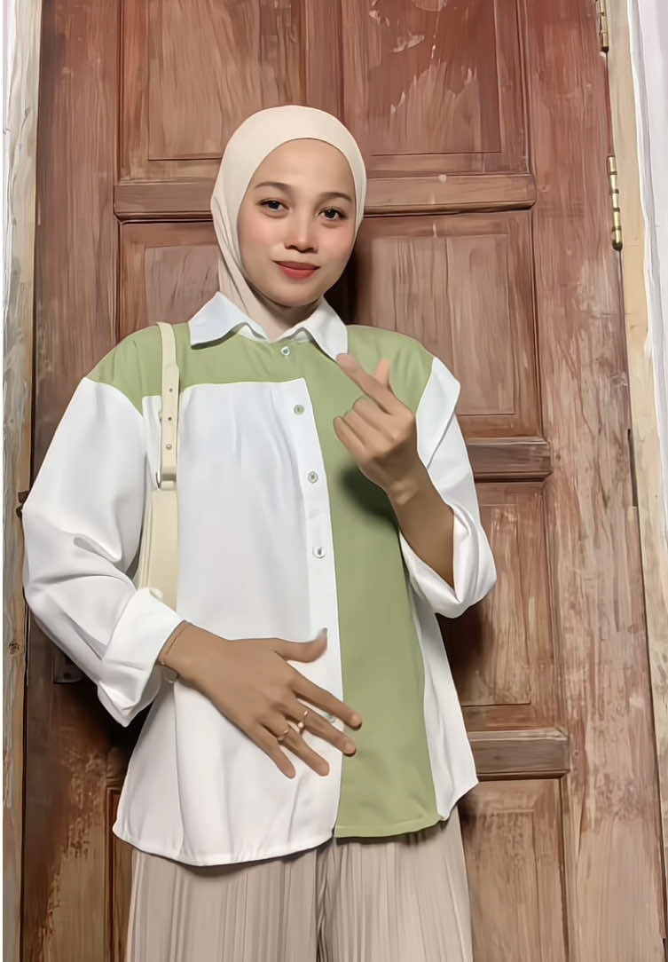 kemeja two tone michiko by @Yercybry Signature yang adem dan unik bgt ✨🤍 #yercybry #kemeja #fyp #atasanwanita 