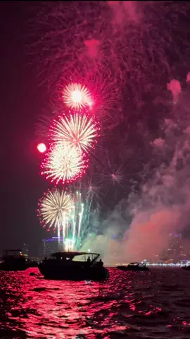 🎆 Pattaya ternational Fireworks Festival 2025 ✨ เทศกาลพลุนานาชาติ✨ ออกเรือไปชมพลุแบบใกล้ชิด  พร้อมดินเนอร์สุดพรีเมียมบนเรือ 🌅🚤 📅 28 – 29 พฤศจิกายน 2568 Start 19:00 – 23:59 ➡️ เริ่มต้นเพียง 15,000 บาท (1-6) ท่าน เสริมเพิ่มท่านละ 700 บาท ขึ้นเรือที่ : ท่าเรือแหลมบาลีฮาย จองก่อน เต็มก่อน! 💙✨ แอพฟ้าน้าาา #tidkohlarn #LongtailBoat  #PattayaFireworksFestival2025  #เทศกาลพลุเมืองพัทยา2568  #พัทยา 